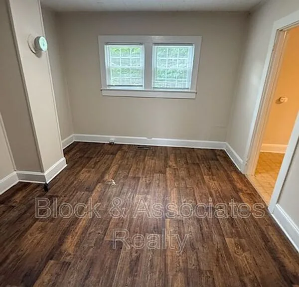 2040 Carl Dr — Photo 2