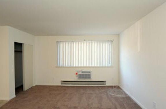 4th image of 30 Marigold Ave #1