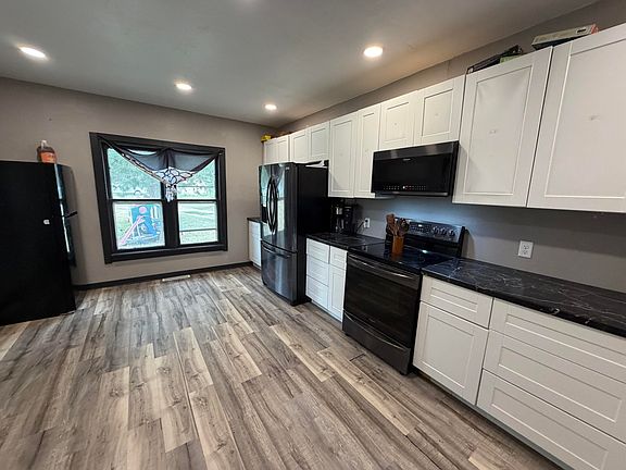4th image of 205 S 3rd Ave