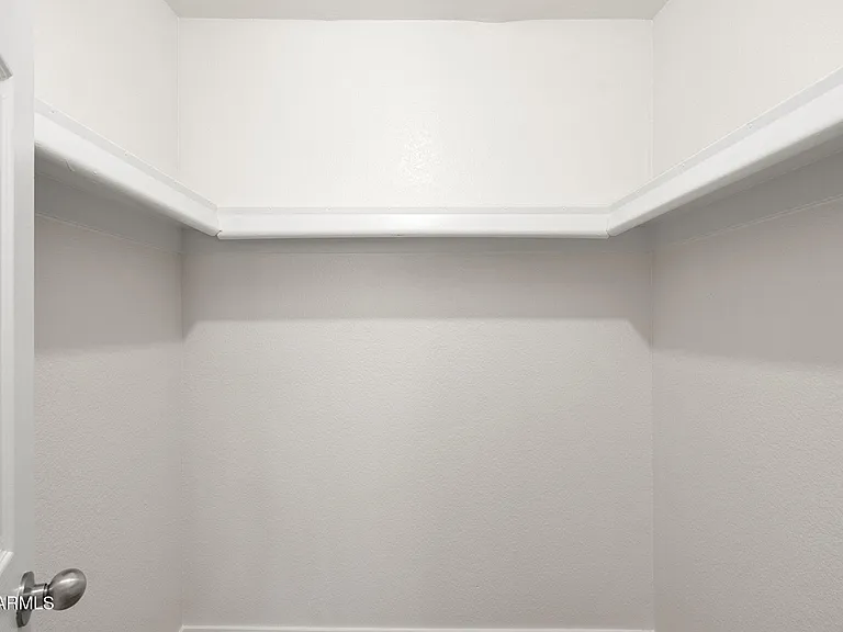 740 W Elm St #207 — Photo 19