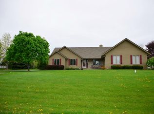 1535 N Riverline Dr, Oconomowoc, WI 53066