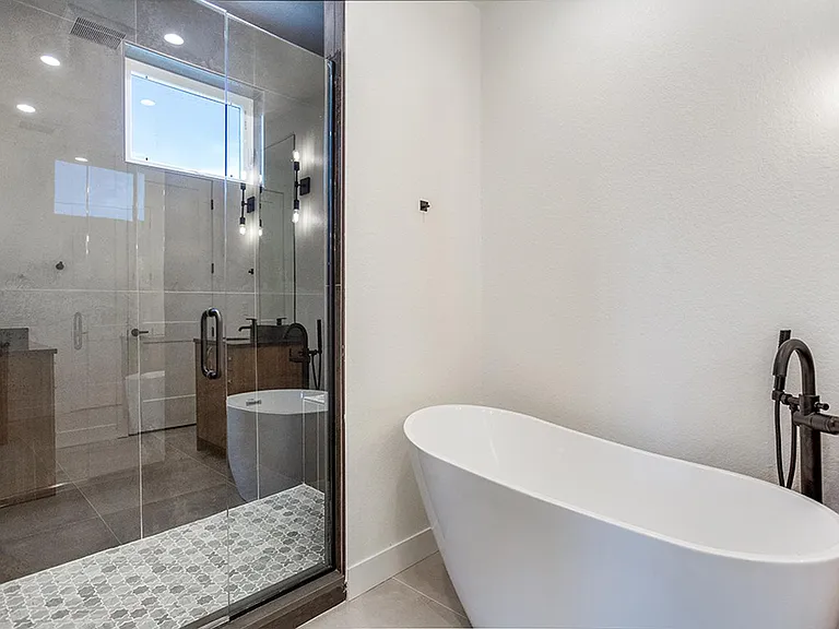 4225 Mariposa St — Photo 17