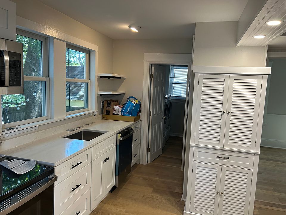 Kitchen to laundry room & 1/2 bath