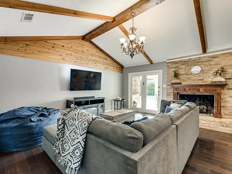 16095 Longvista Dr — Photo 6