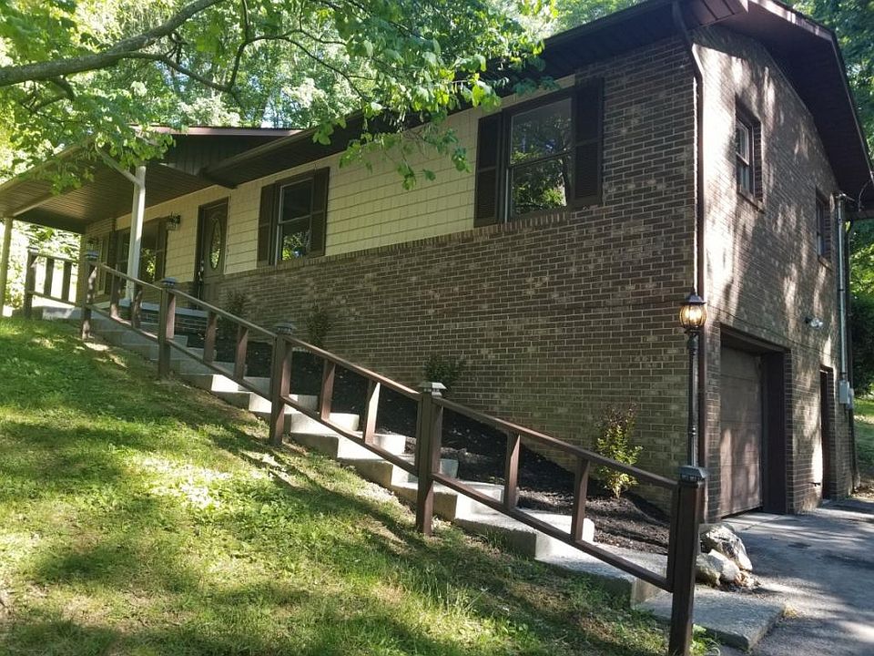 1st image of 125 Deakins Estates Dr