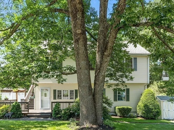 14 Drew St, Newburyport, MA 01950