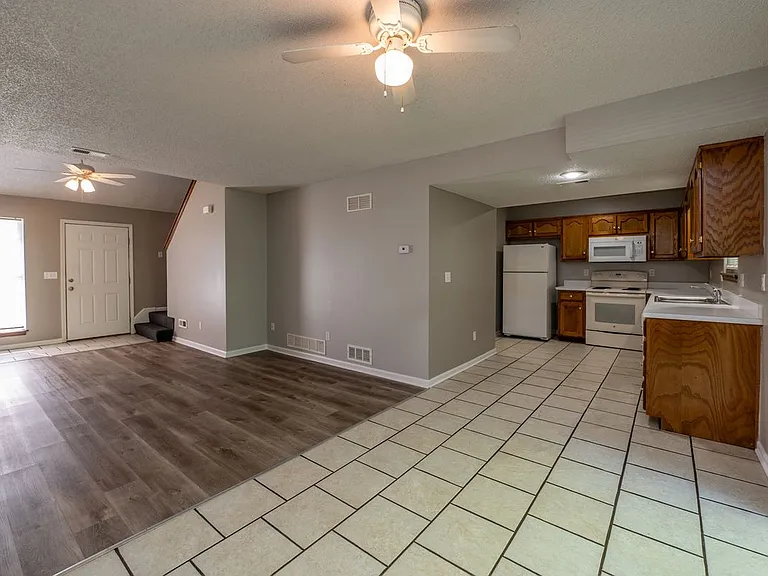 8906 NE 73rd Ct — Photo 3