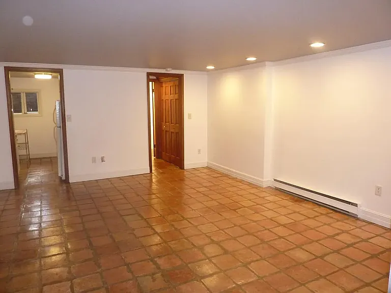 913 F St NE #BASEMENT — Photo 1