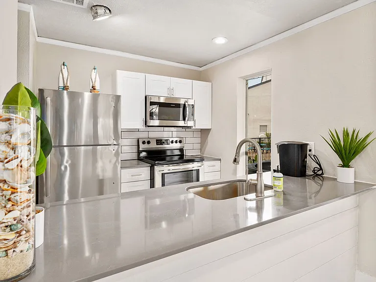 13450 Esperanza Rd — Photo 1