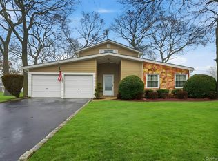 5431 Expressway Drive N, Holtsville, NY 11742