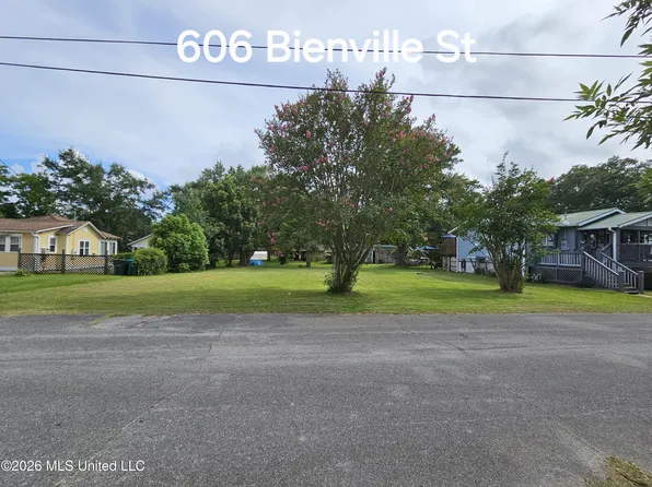 606 Bienville St, Pascagoula, MS 39567