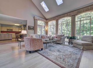 9521 Crosspointe Dr, Fairfax Station, VA 22039