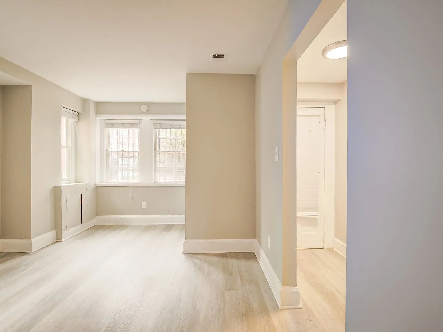 116 12 Street NE — Photo 3