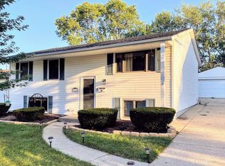 3116 Chadwick Dr, Rockford, IL 61109