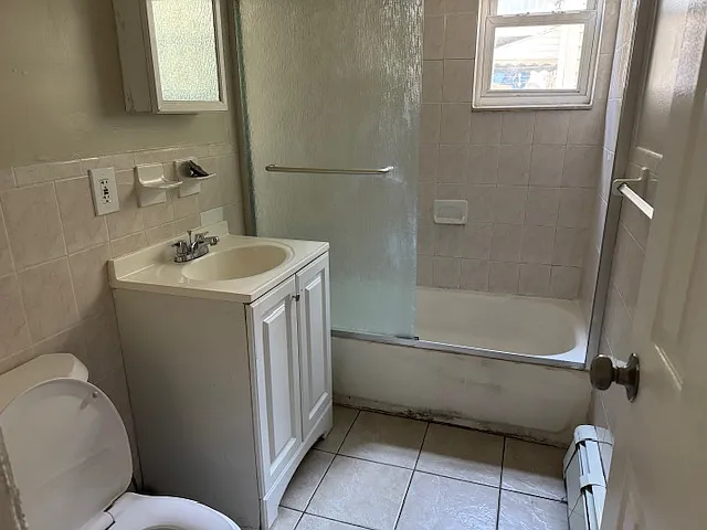3 Bedroom, 1 Bath w/ stainless steel appliances in North Ironbound, Newark — Photo 2