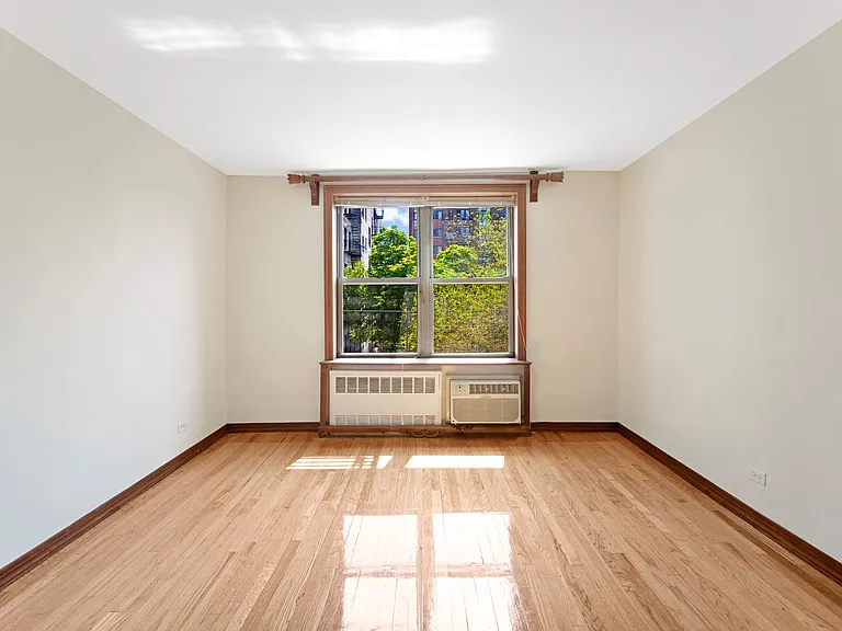 30-44 29th St #4C — Photo 2