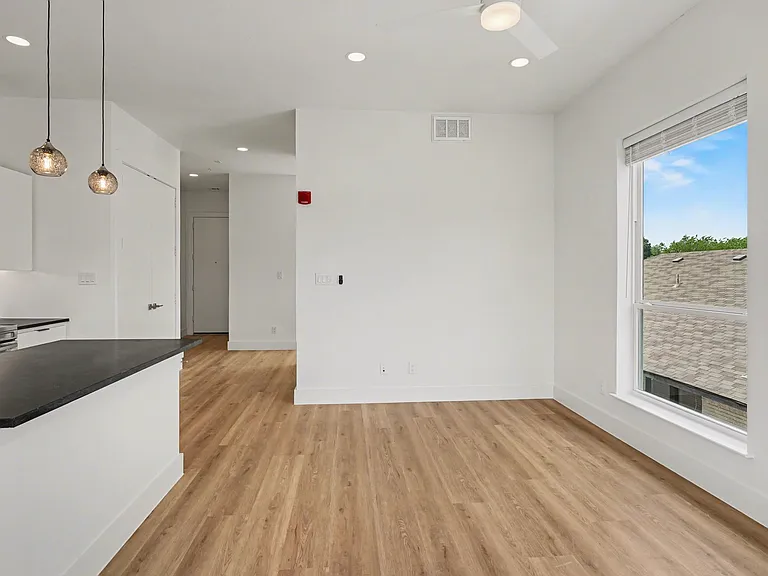 2217 N Fitzhugh Ave #302 — Photo 17