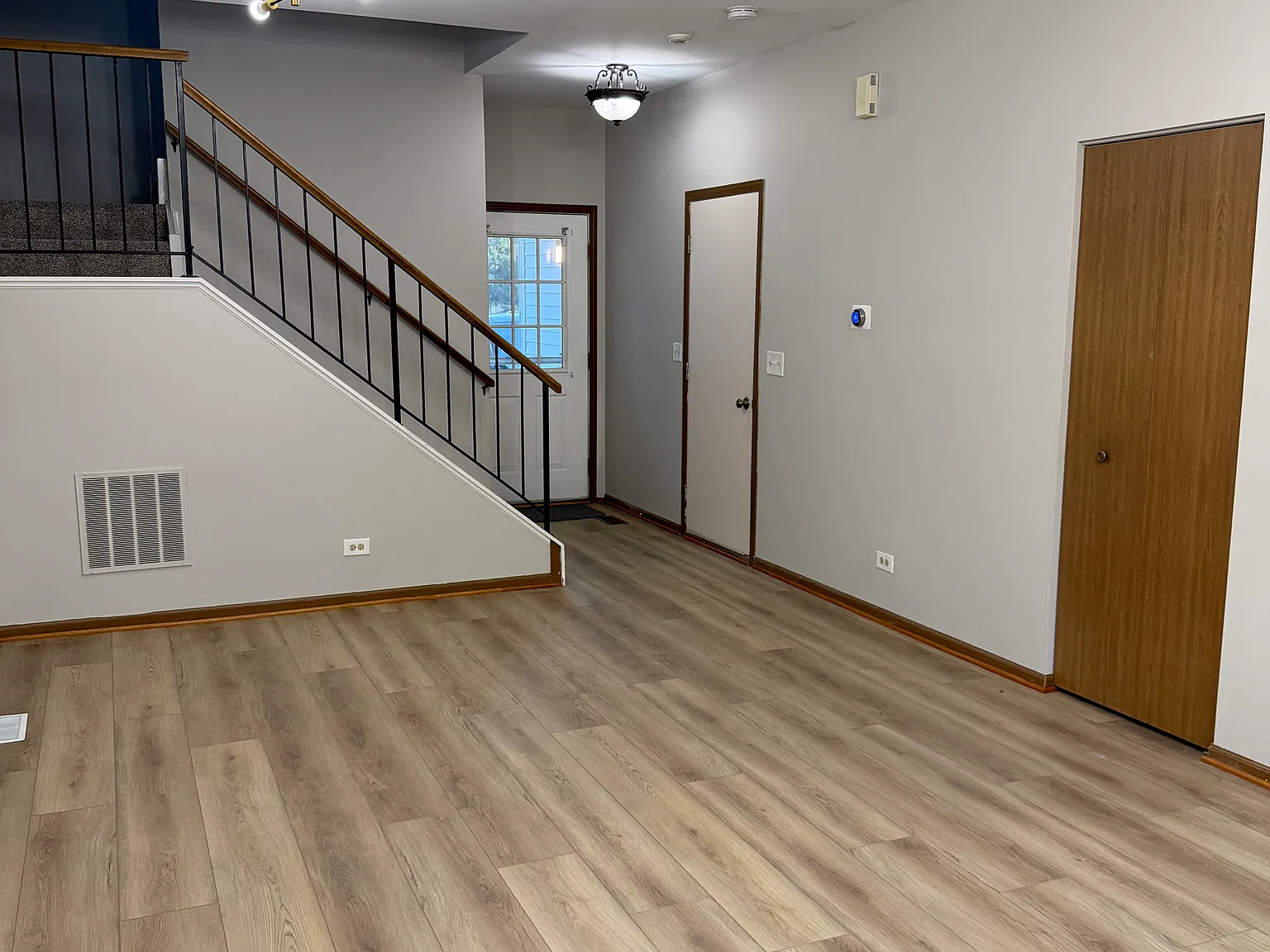 2 bed, 2.5 bath, 1290 sqft, $2,350 — Photo 3