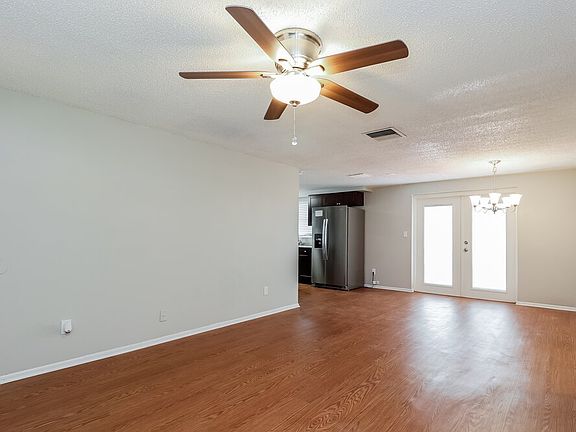 3rd image of 3447 Wilson Dr