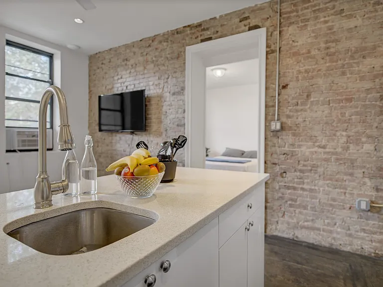 107 Greenpoint Ave #C3 — Photo 4