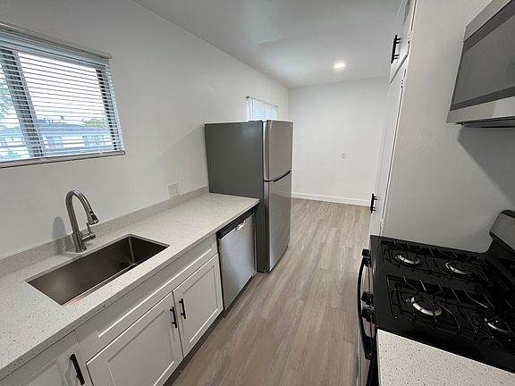 5th image of 3633 Kelton Ave APT 4