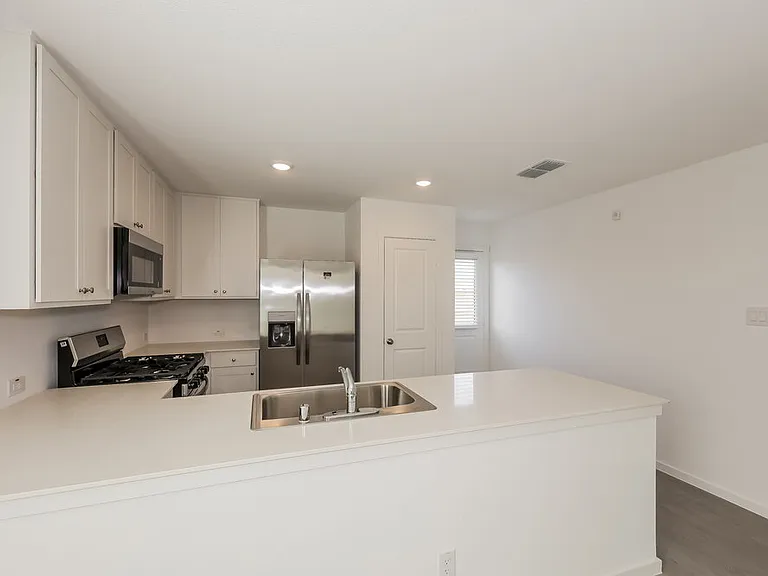 1715 Crossbill St — Photo 9