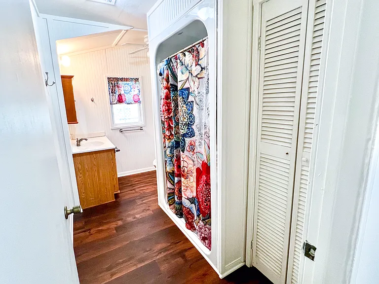182 Douglas St — Photo 14