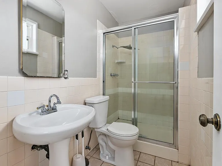 4060 Armstrong St — Photo 12