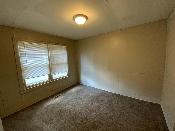 3rd image of 108 E College St #108