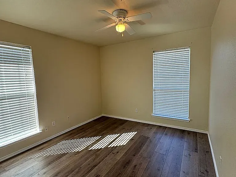 1202 Lindsey Ln — Photo 12