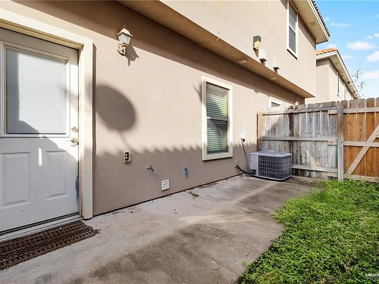 3005 S L St #2 — Photo 16
