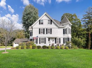 392 Old Quaker Hill Rd, Pawling, NY 12564