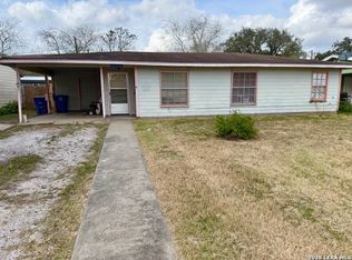 1013 E Huntington St, Beeville, TX 78102