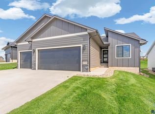 1720 N Concord Dr, Sioux Falls, SD 57110