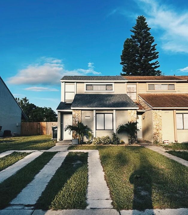 1st image of 2709 Hunt Club Ln