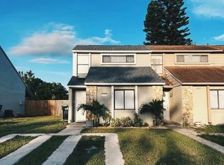 2709 Hunt Club Ln, Orlando, FL 32826