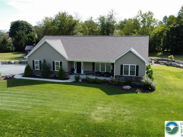 202 Silver Fox Trl, Nazareth, PA 18064