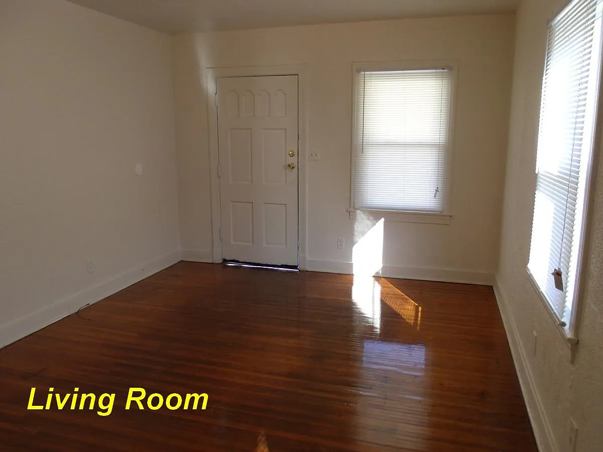 2 bed, 728 sqft, $895 — Photo 2