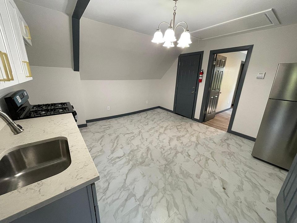 1st image of 114 Hollywood Ave #3