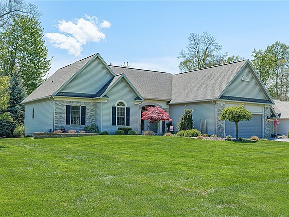 2nd image of 133 Leamington Cir