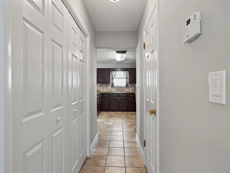 5113 Glenwood Way — Photo 4