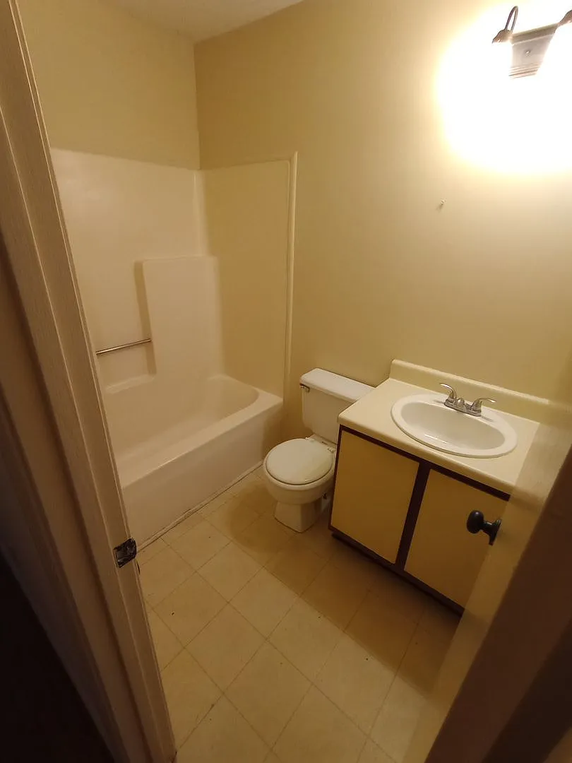 110 Wedgewood Apartments - J. Hall — Photo 3