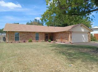 708 Canary Ln, Enid, OK 73703