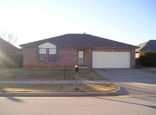 1929 Metlock Ln, Moore, OK 73160