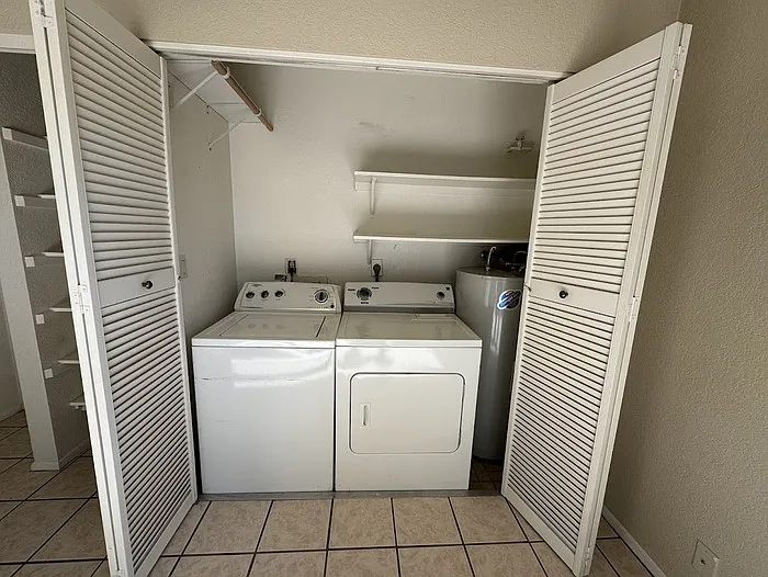 311 W Pontiac Dr — Photo 8