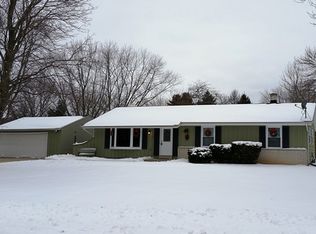 1439 Mount Ln, Hubertus, WI 53033