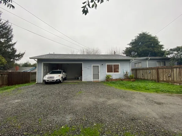 2259A Dogwood Rd, McKinleyville, CA 95519