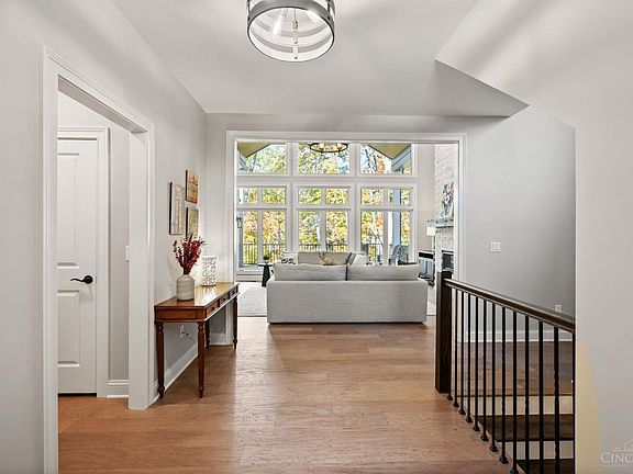 3rd image of 960 Oak Ridge Ln