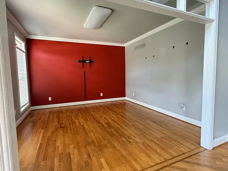 2128 Roswell Dr — Photo 7