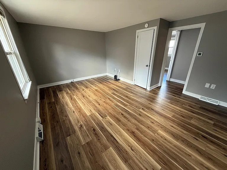 210 Hill St — Photo 3